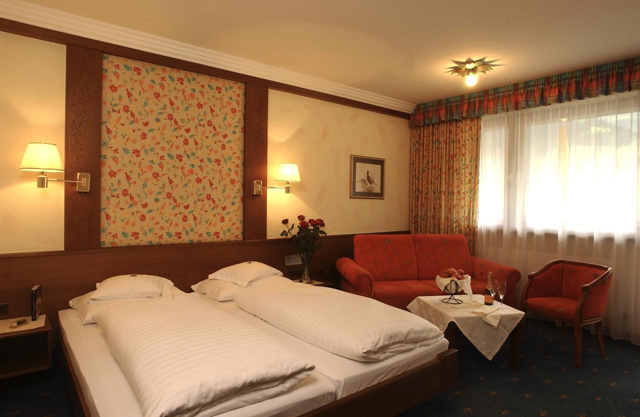 Small Double Room,664441809:JPEG