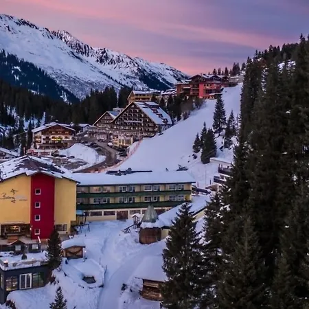 Berghotel Hochfügen-2